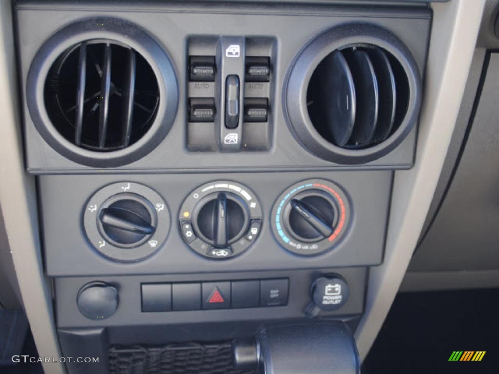 2009 Jeep Wrangler Unlimited X Controls Photo #44396503