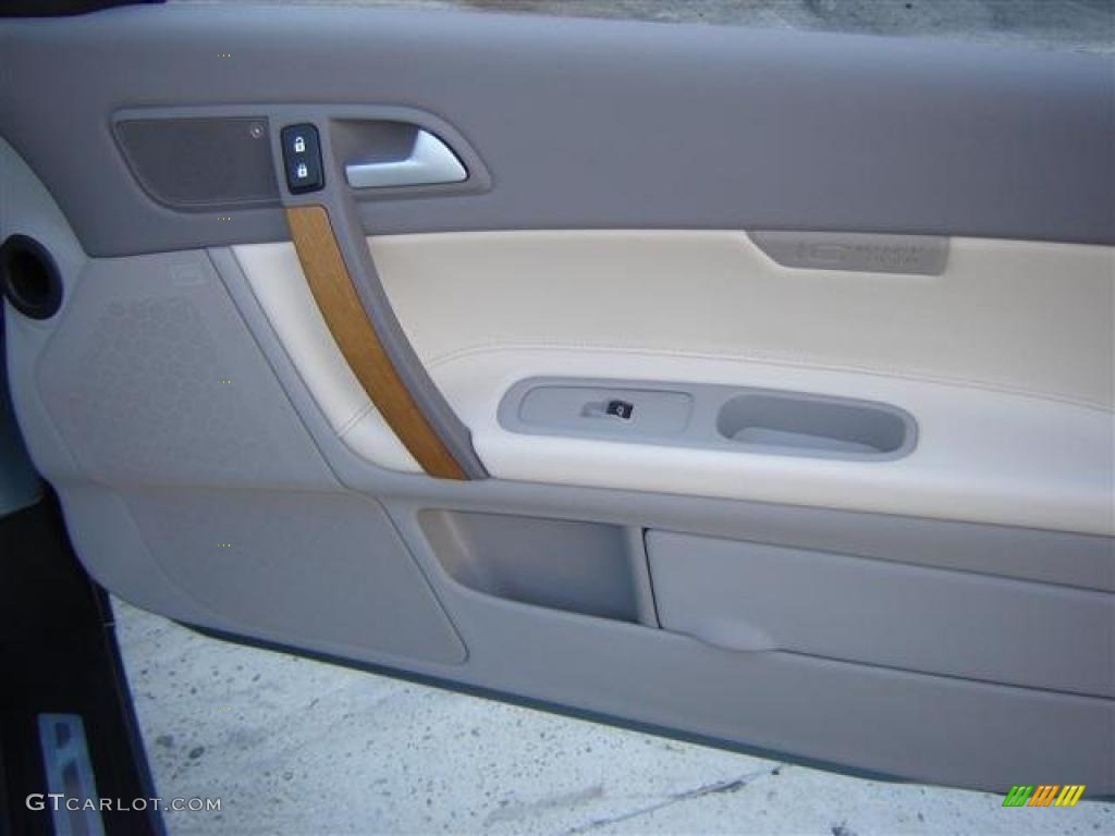2008 Volvo C70 T5 Calcite Cream Door Panel Photo #44404685