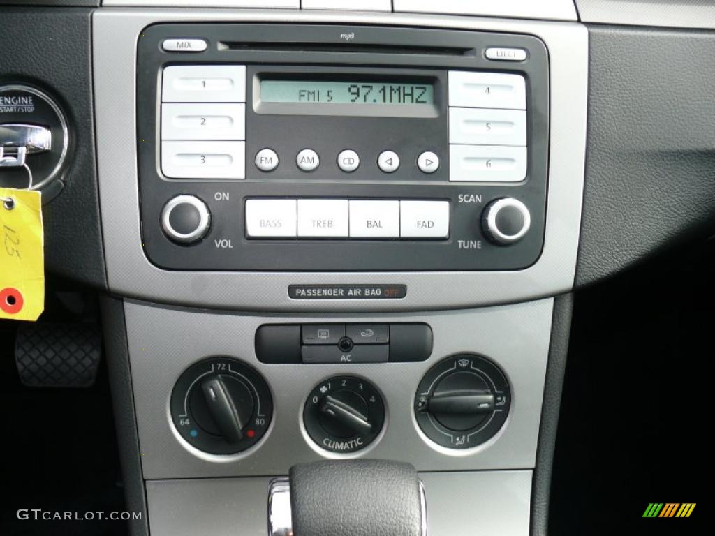 2007 Volkswagen Passat 2.0T Sedan Controls Photo #44405853