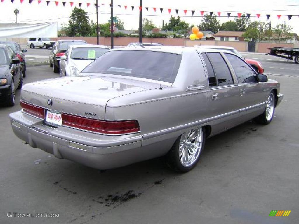 1995 Roadmaster Sedan - Platinum Gray Metallic / Gray photo #3