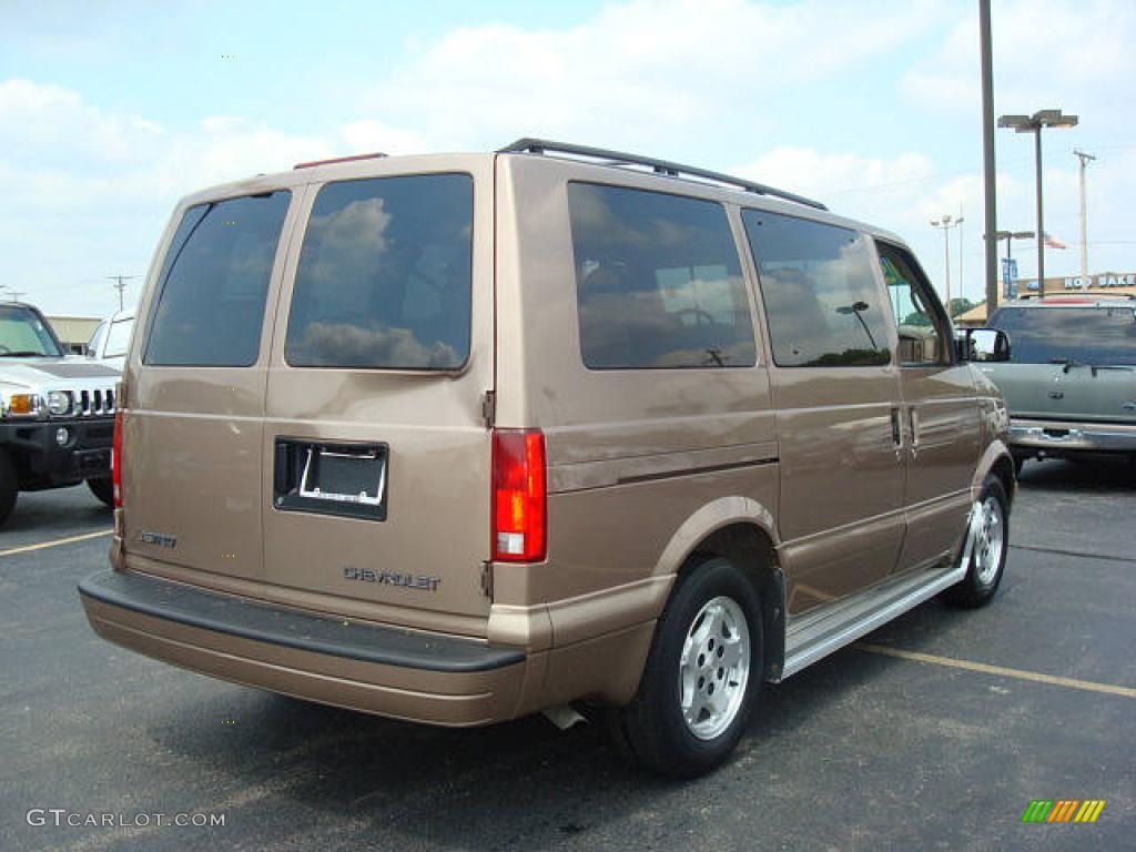 2005 Astro LS Passenger Van - Light Autumnwood Metallic / Neutral photo #5