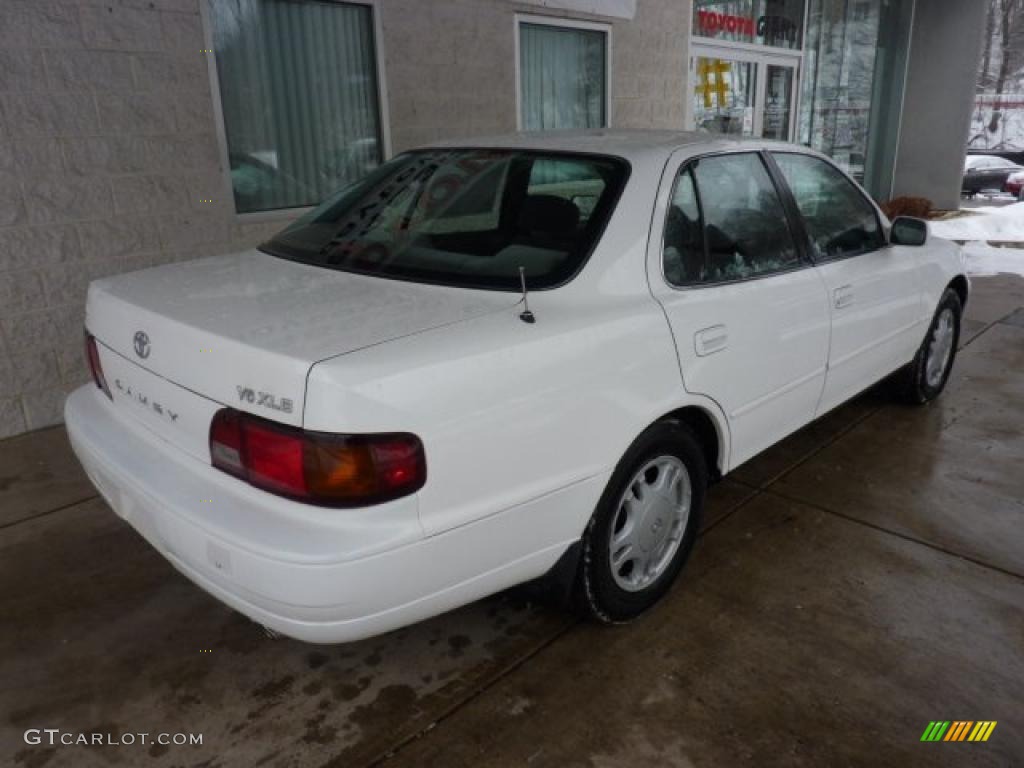 1996 Camry XLE V6 Sedan - Super White / Gray photo #2