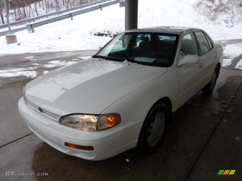 1996 Camry XLE V6 Sedan - Super White / Gray photo #5