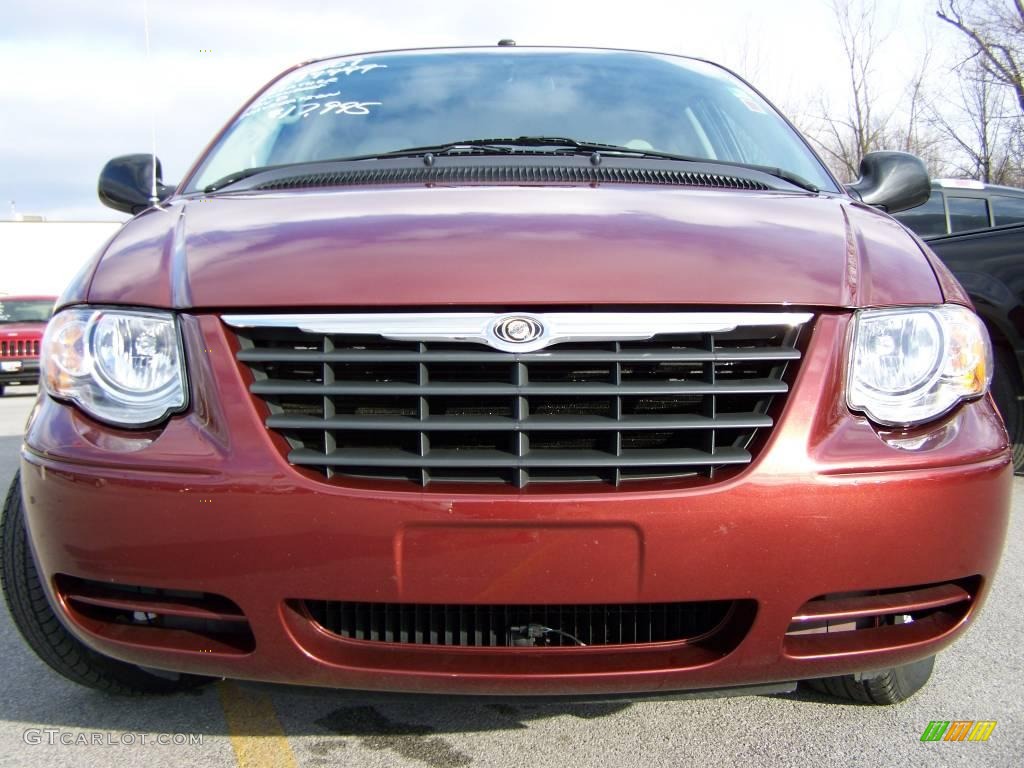 2007 Town & Country Touring - Cognac Crystal Pearl / Dark Khaki/Light Graystone photo #2