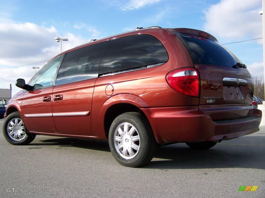 2007 Town & Country Touring - Cognac Crystal Pearl / Dark Khaki/Light Graystone photo #4