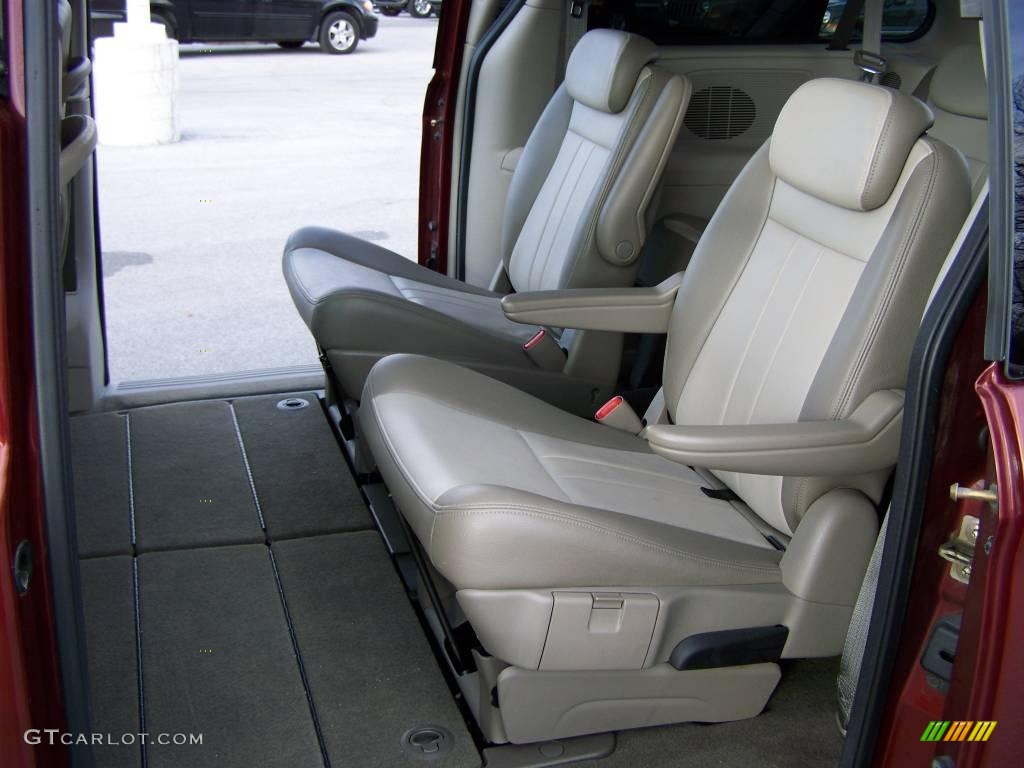 2007 Town & Country Touring - Cognac Crystal Pearl / Dark Khaki/Light Graystone photo #7