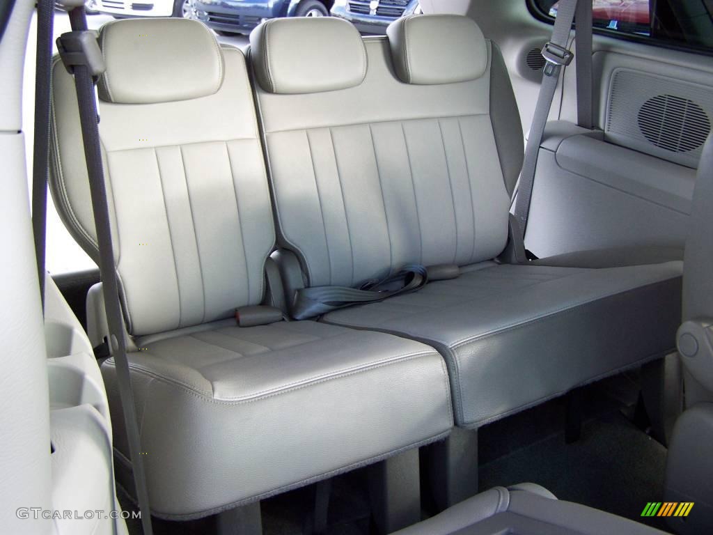 2007 Town & Country Touring - Cognac Crystal Pearl / Dark Khaki/Light Graystone photo #11