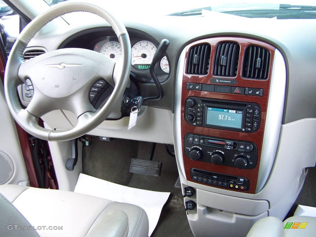 2007 Town & Country Touring - Cognac Crystal Pearl / Dark Khaki/Light Graystone photo #14