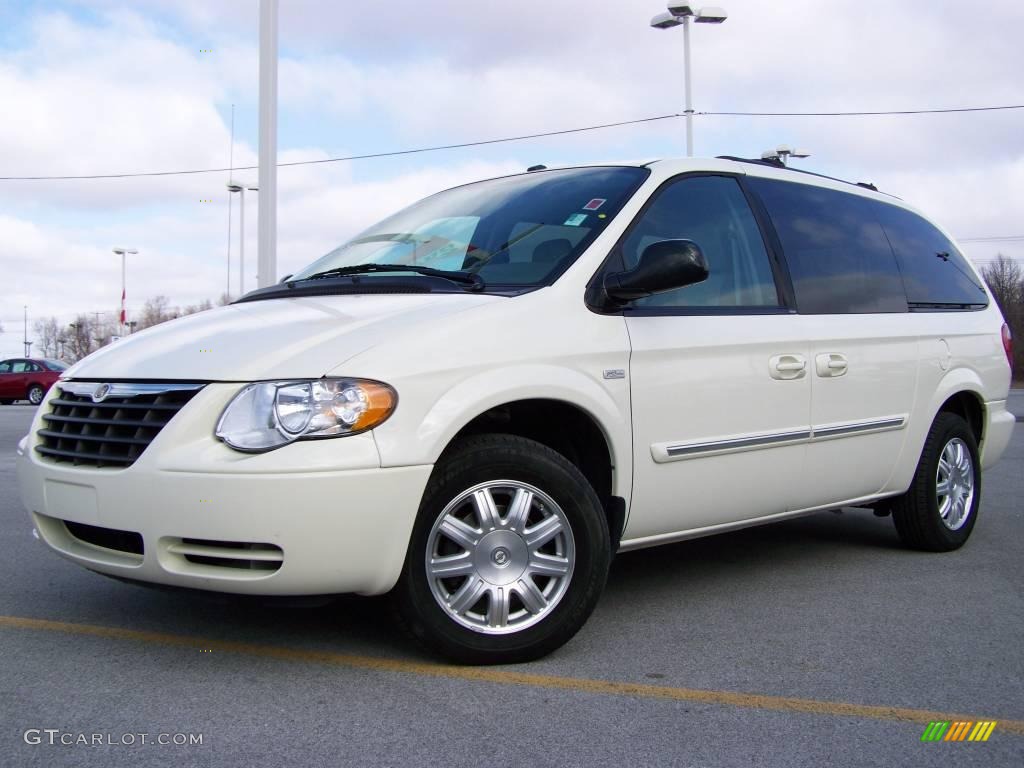 2007 Town & Country Touring - Cool Vanilla White / Dark Khaki/Light Graystone photo #1