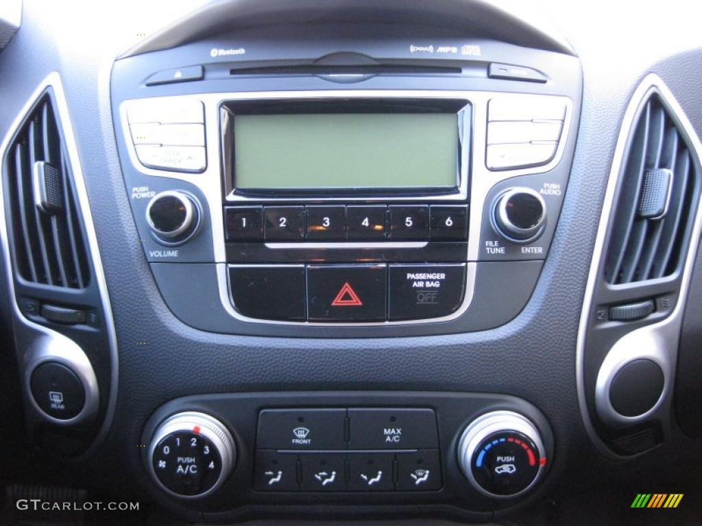 2011 Hyundai Tucson GLS Controls Photo #44438826