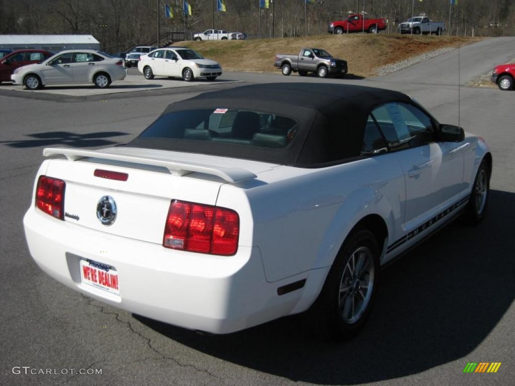 2005 Mustang V6 Premium Convertible - Performance White / Dark Charcoal photo #6