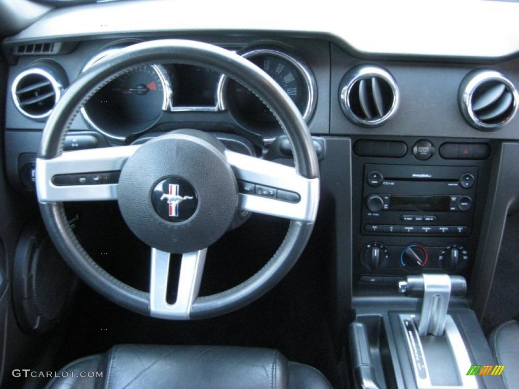 2005 Mustang V6 Premium Convertible - Performance White / Dark Charcoal photo #19