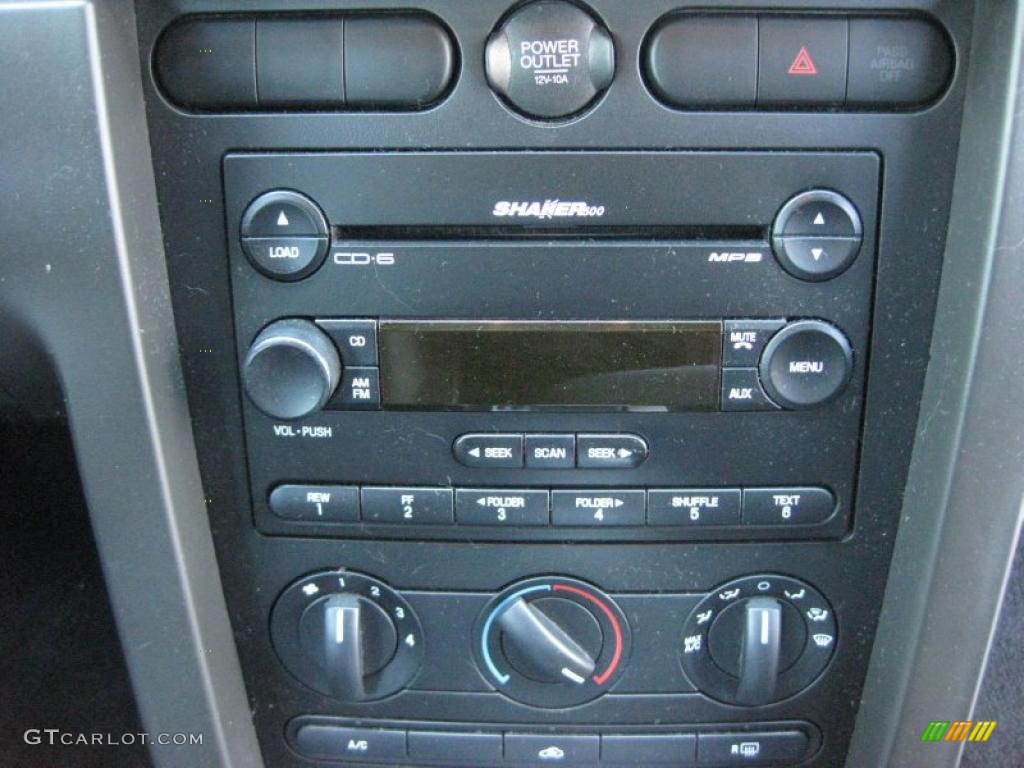 2005 Mustang V6 Premium Convertible - Performance White / Dark Charcoal photo #20