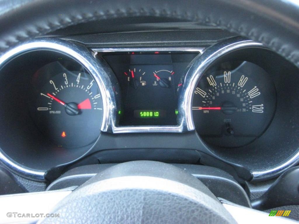 2005 Mustang V6 Premium Convertible - Performance White / Dark Charcoal photo #23