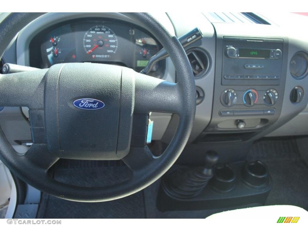 2005 F150 XL Regular Cab 4x4 - Oxford White / Medium Flint Grey photo #16