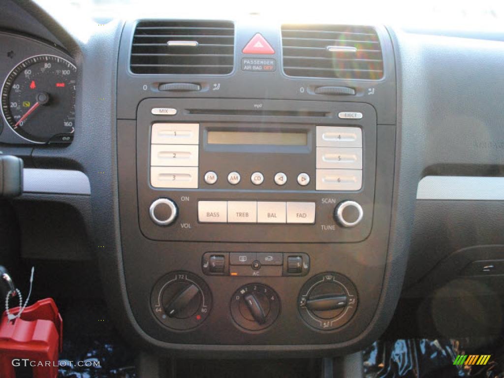 2009 Volkswagen Jetta S Sedan Controls Photo #44446026