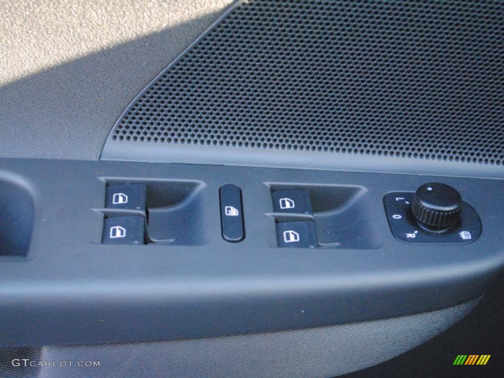 2009 Volkswagen Jetta S Sedan Controls Photo #44446050
