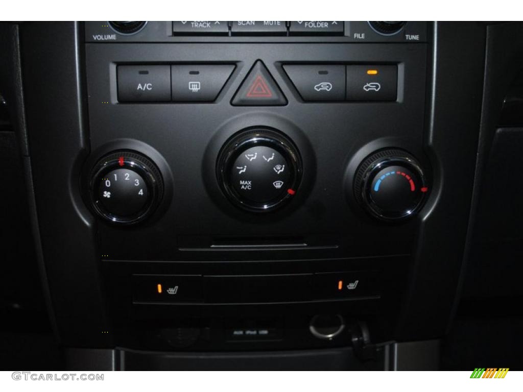 2011 Sorento LX AWD - Titanium Silver / Black photo #35
