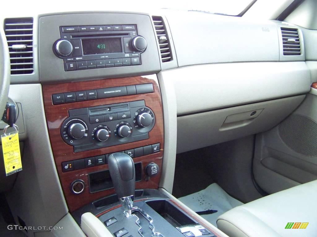 2006 Grand Cherokee Limited 4x4 - Jeep Green Metallic / Khaki photo #21