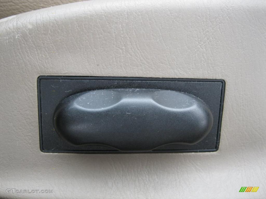 2005 Taurus SEL - Merlot Pearl Clearcoat / Medium/Dark Flint photo #24