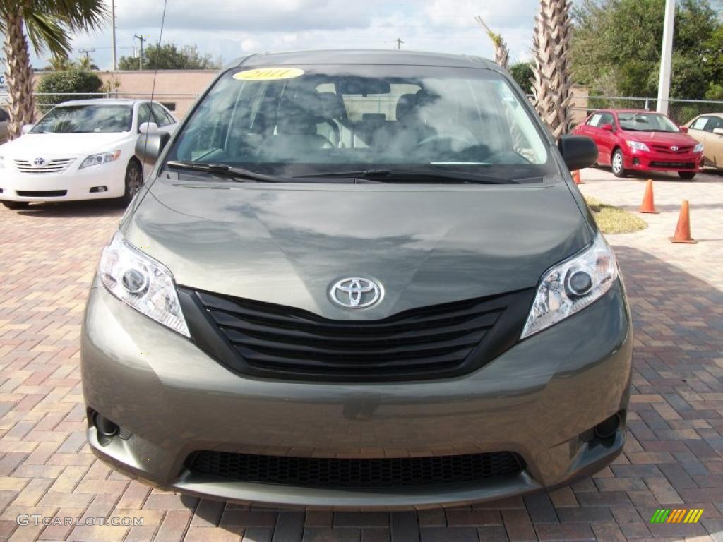 2011 Sienna V6 - Cypress Green Pearl / Light Gray photo #13