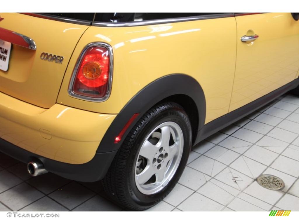 2007 Cooper Hardtop - Mellow Yellow / Carbon Black/Carbon Black photo #17