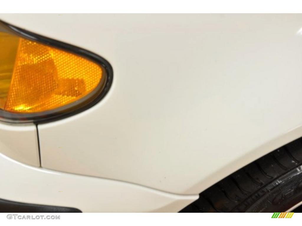 2004 3 Series 325xi Sedan - Alpine White / Black photo #21