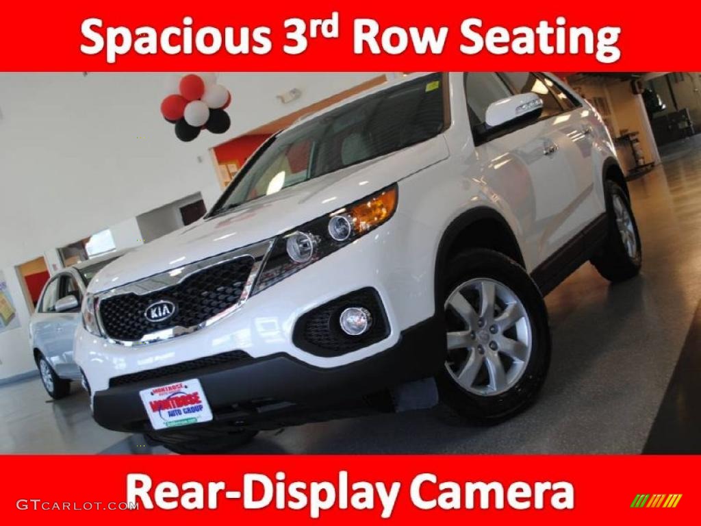 Snow White Pearl Kia Sorento