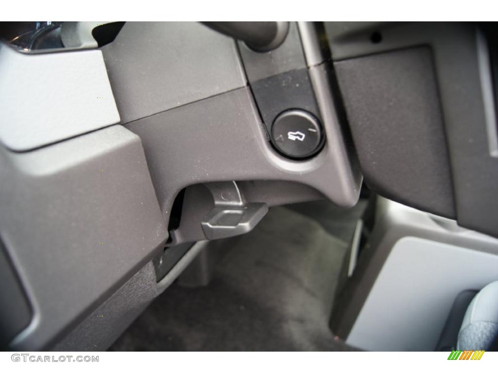 2011 Ford F150 XLT SuperCab Controls Photo #44524145