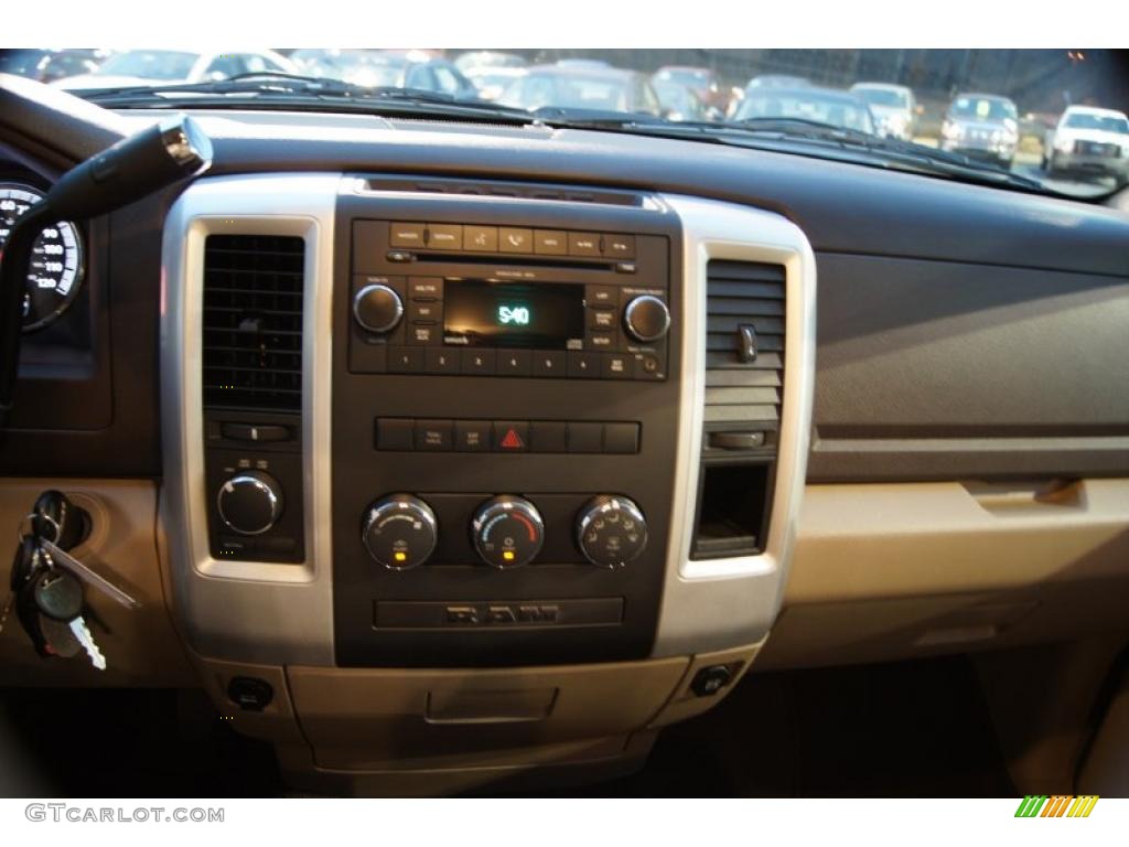 2009 Ram 1500 SLT Quad Cab 4x4 - Austin Tan Pearl / Light Pebble Beige/Bark Brown photo #35