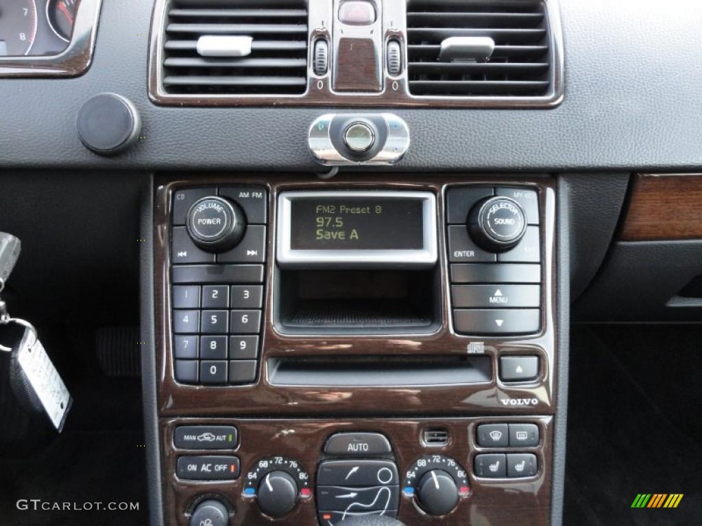 2005 Volvo XC90 V8 AWD Controls Photo #44535841