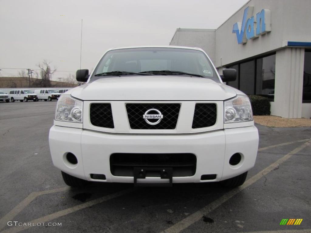 2007 Titan SE Crew Cab - White / Steel Gray photo #2