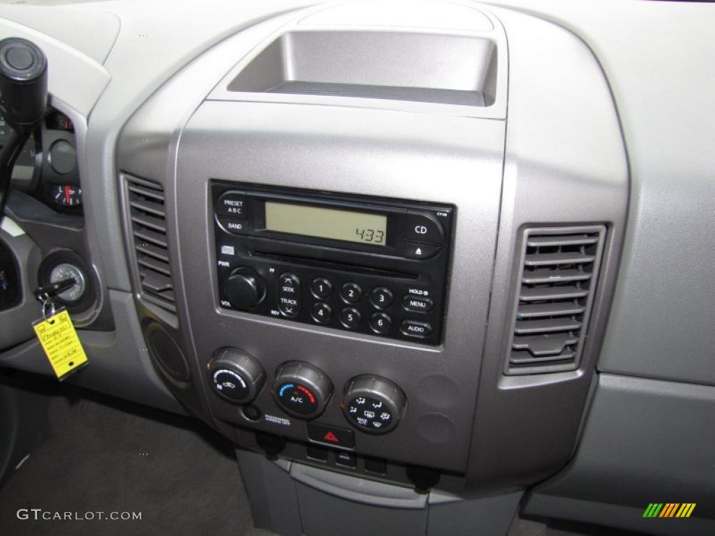 2007 Titan SE Crew Cab - White / Steel Gray photo #15