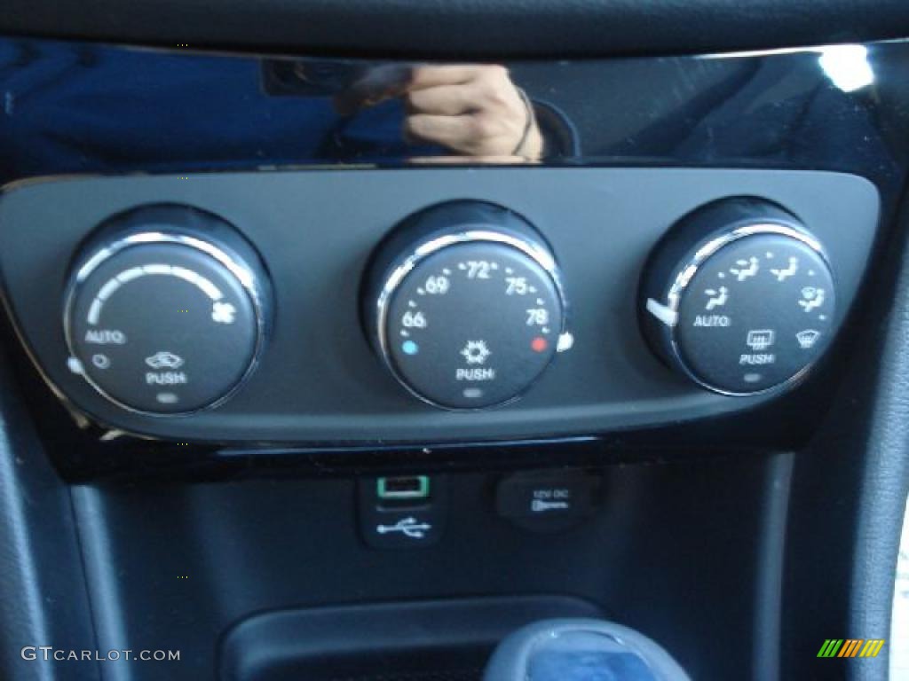 2011 Chrysler 200 Limited Controls Photo #44546725