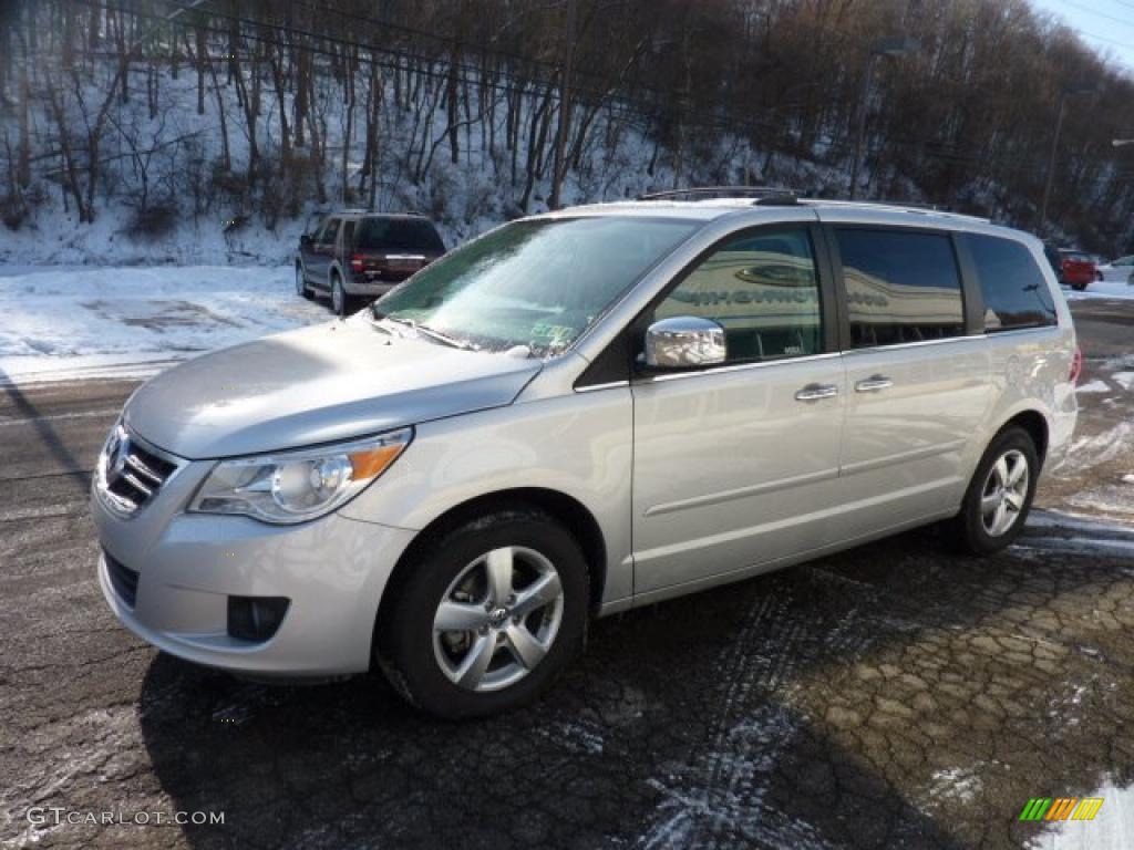 Mercury Silver Metallic 2010 Volkswagen Routan SEL Premium Exterior Photo #44547039