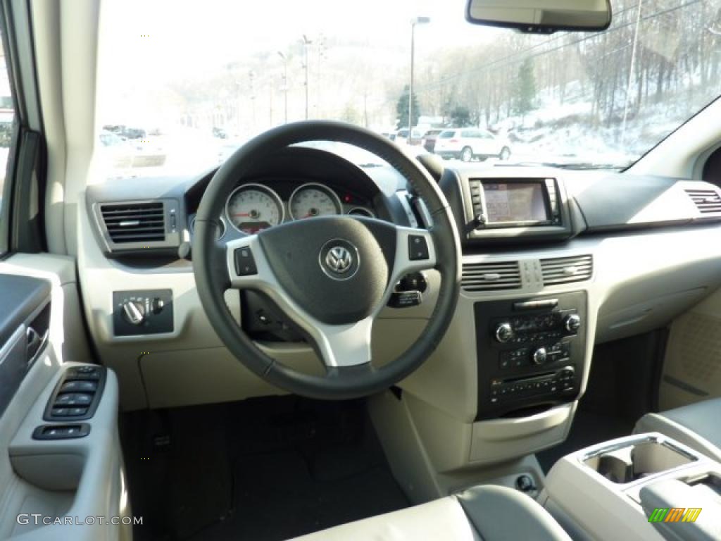 Aero Gray Interior 2010 Volkswagen Routan SEL Premium Photo #44547119