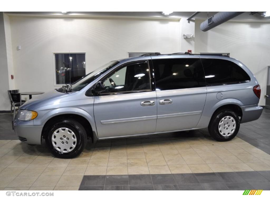 Butane Blue Pearlcoat 2004 Chrysler Town & Country LX Exterior Photo #44563929