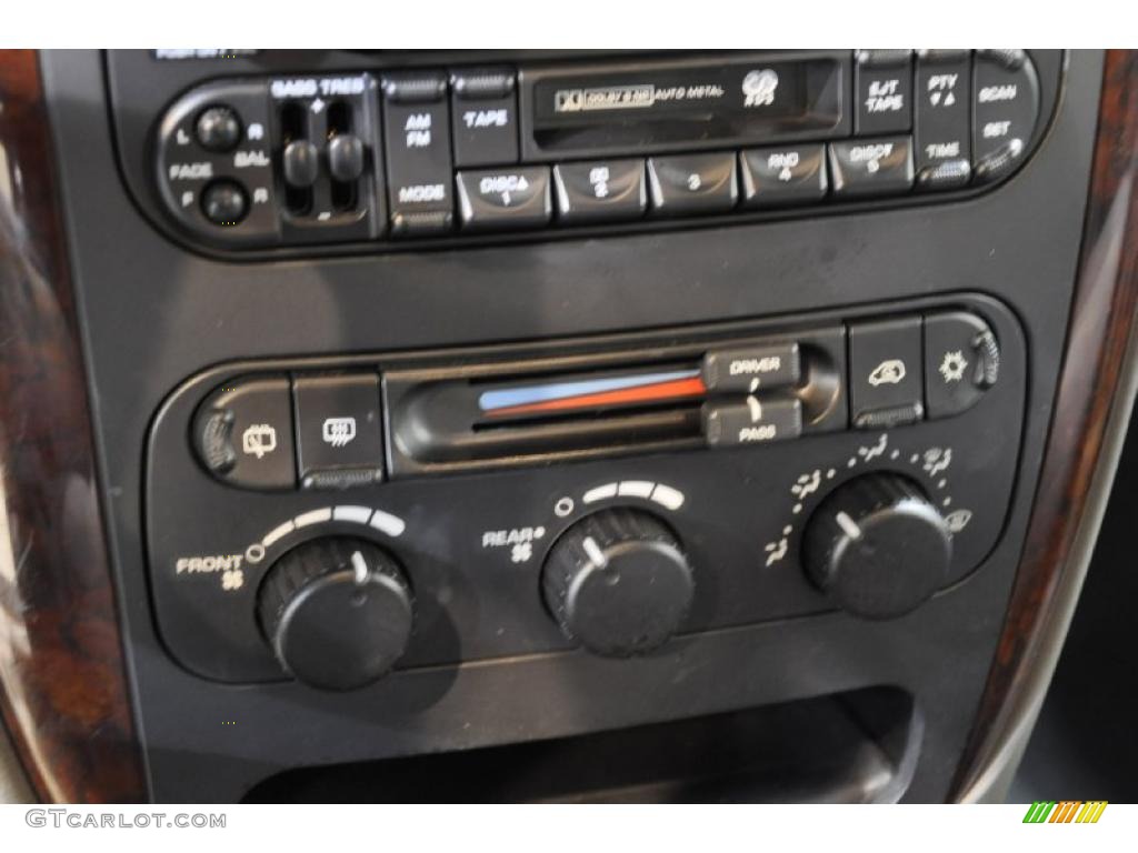 2004 Chrysler Town & Country LX Controls Photo #44564105