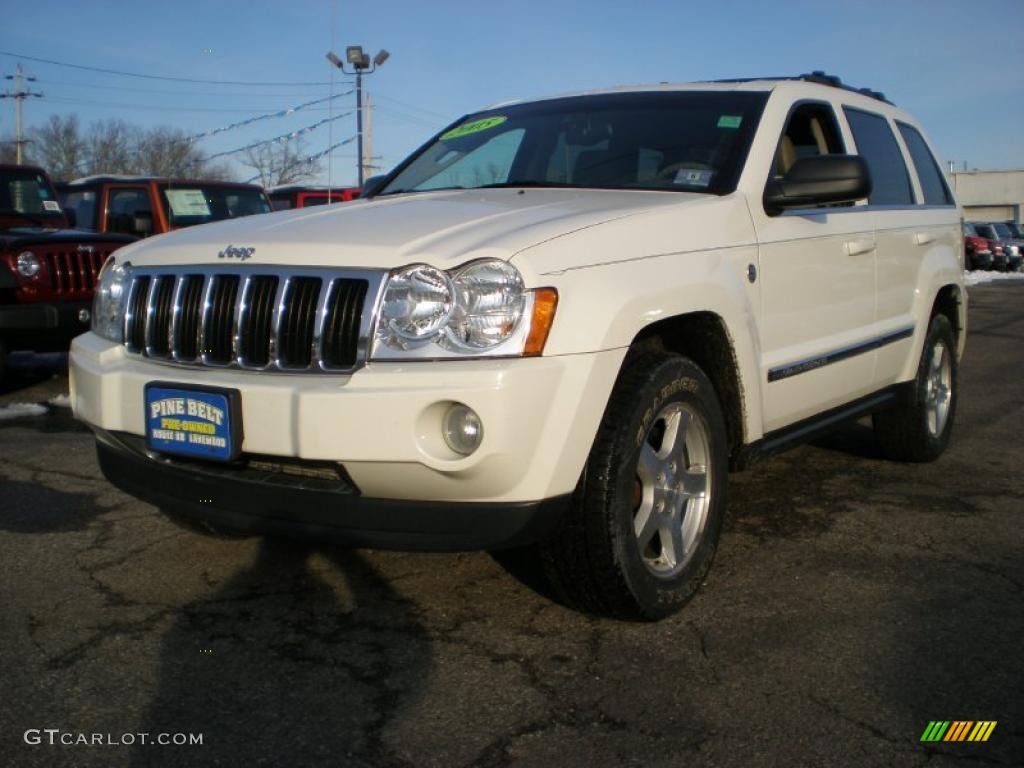 2005 Grand Cherokee Limited 4x4 - Stone White / Dark Khaki/Light Graystone photo #1