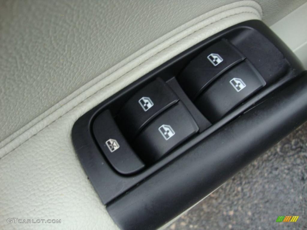 2006 Saab 9-3 2.0T Sport Sedan Controls Photo #44572185