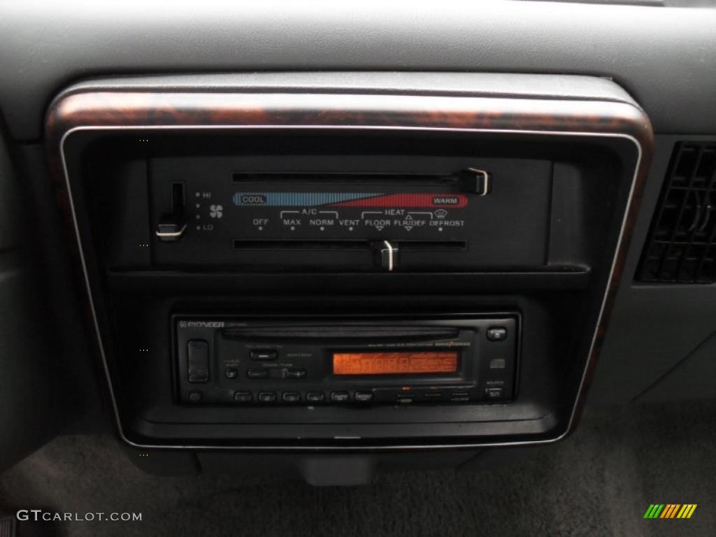 1990 Ford F150 XLT Lariat Regular Cab Controls Photo #44573685