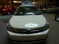 White Suede - Focus SE Sedan Photo No. 6