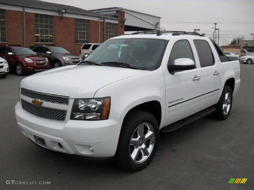 Summit White Chevrolet Avalanche