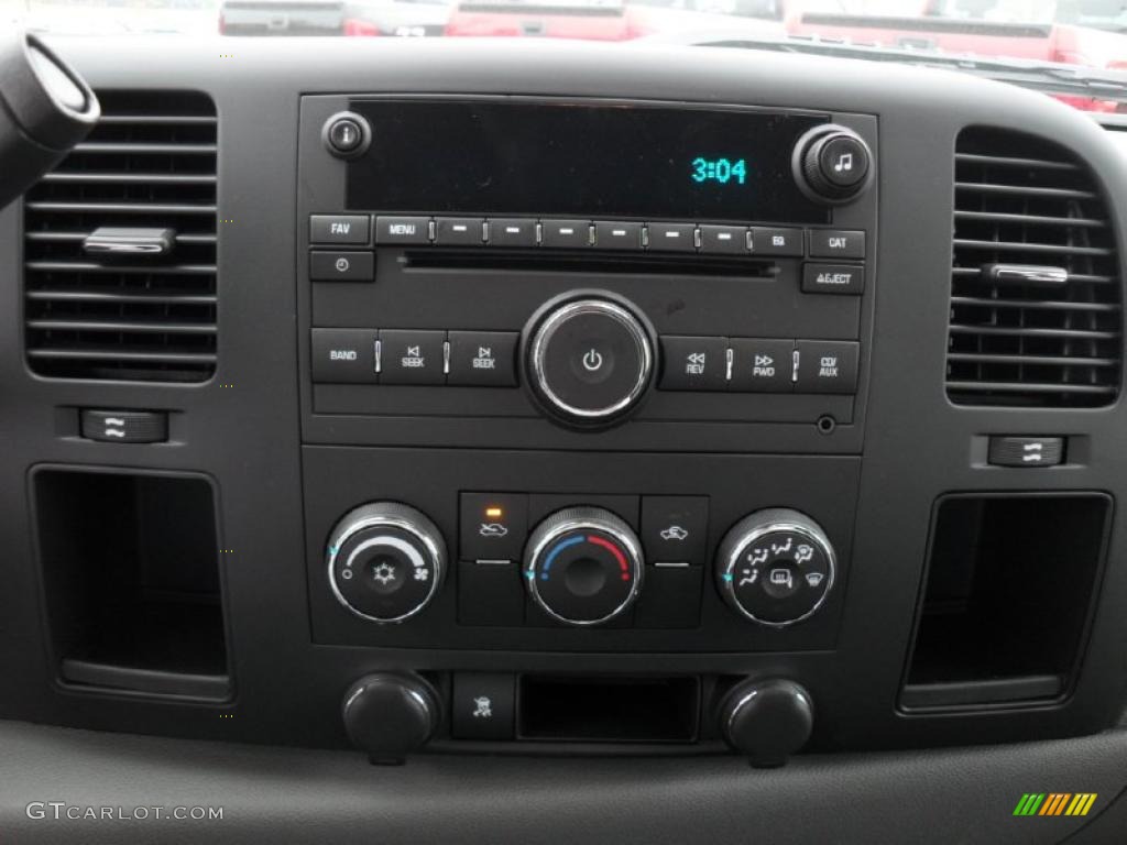 2011 Silverado 1500 LS Crew Cab - Sheer Silver Metallic / Dark Titanium photo #10