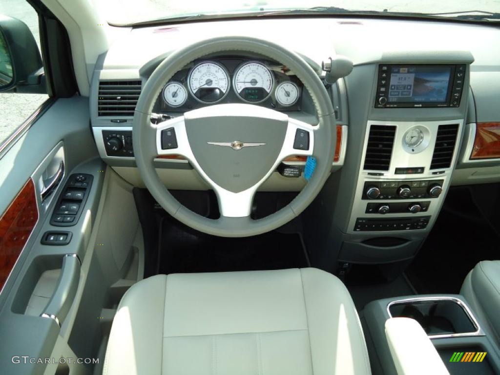 2009 Chrysler Town & Country Touring Medium Slate Gray/Light Shale Dashboard Photo #44584445