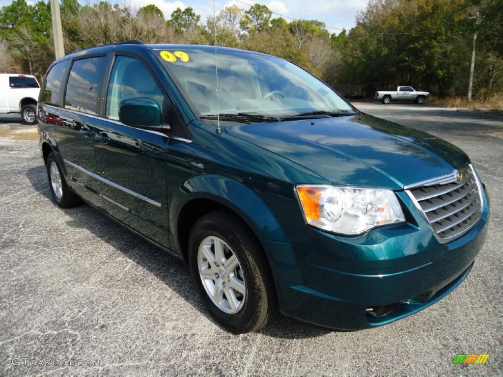 Melbourne Green Pearl 2009 Chrysler Town & Country Touring Exterior Photo #44584553