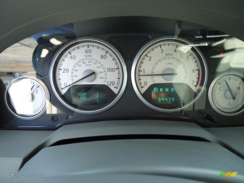 2009 Chrysler Town & Country Touring Gauges Photo #44584800