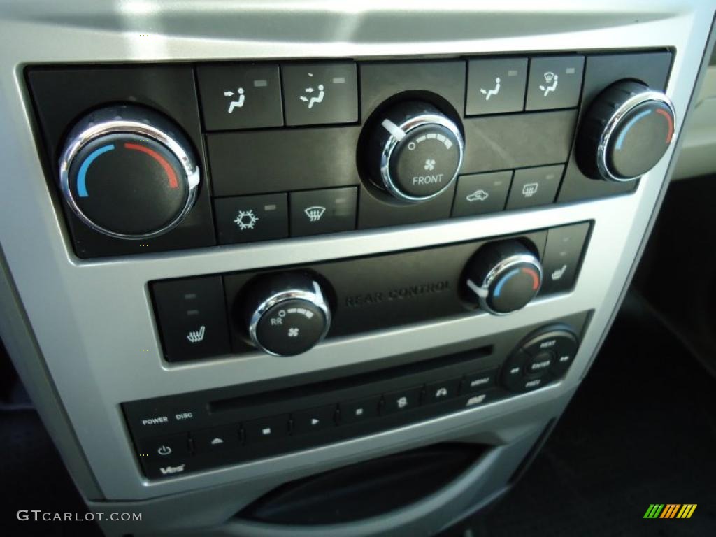 2009 Chrysler Town & Country Touring Controls Photo #44584829