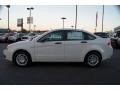 White Suede - Focus SE Sedan Photo No. 5