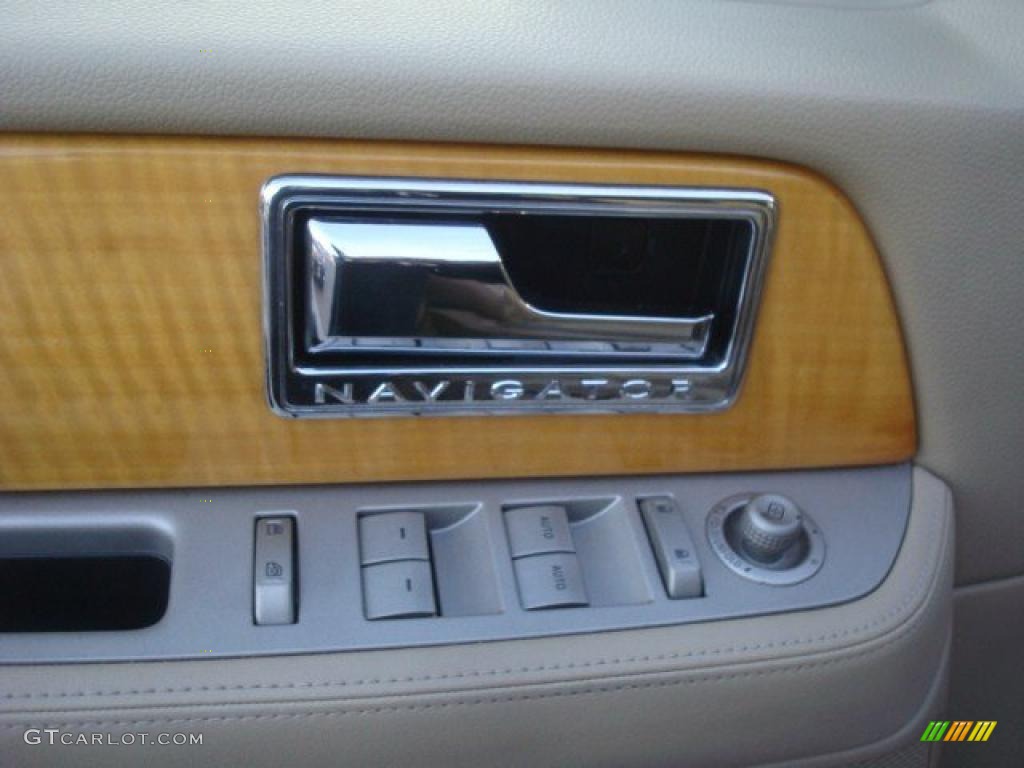 2007 Navigator Luxury - Light French Silk Metallic / Camel photo #20